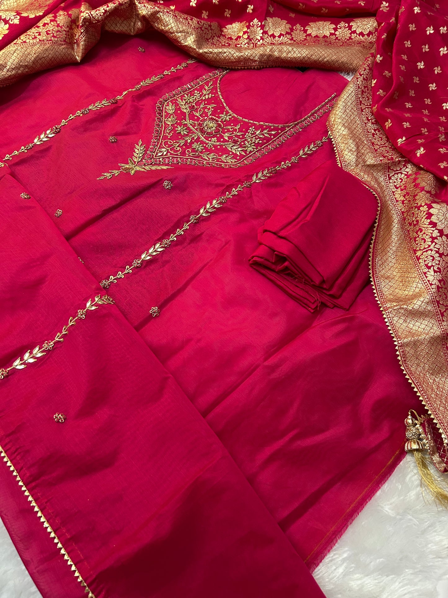 DARK PINK SILK SUIT WITH ZARDOZI