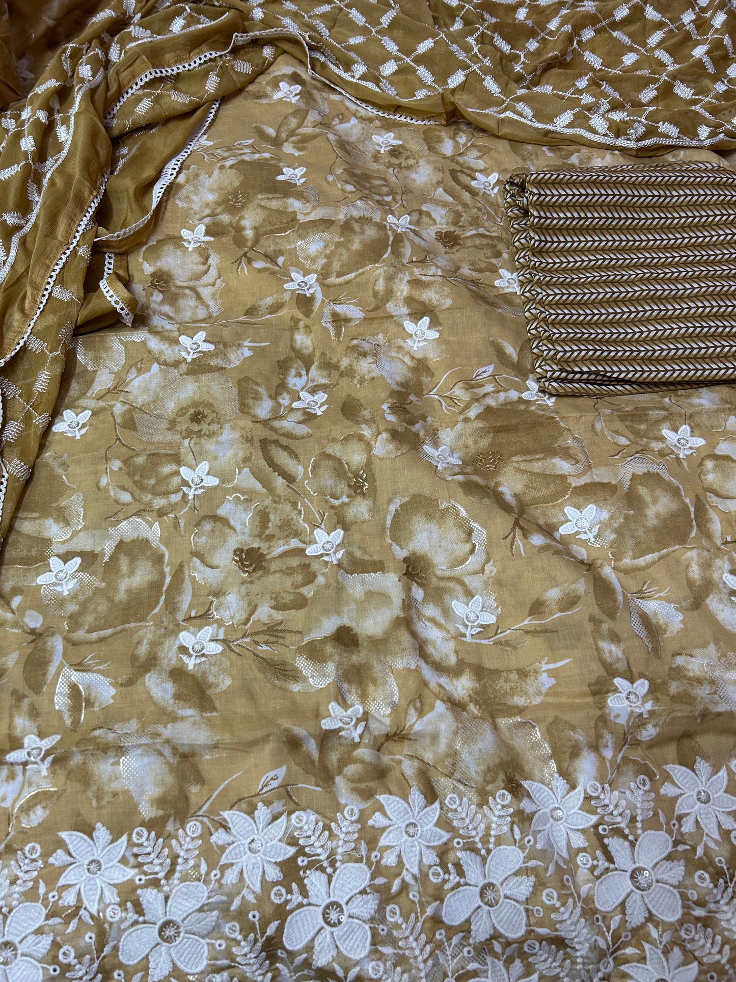 YELLOW COTTON SUIT WITH EMBROIDERY THREAD