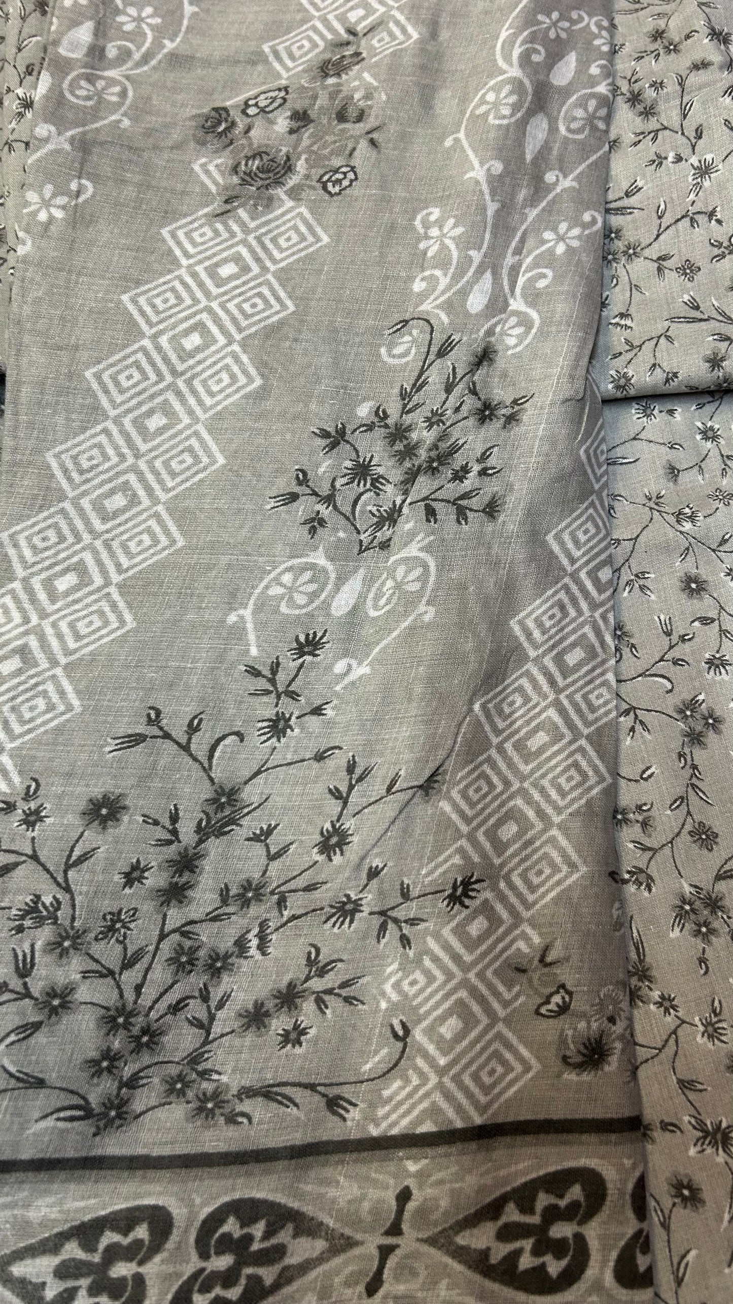 LIGHT GREEN COTTON SUIT WITH THREAD WORK