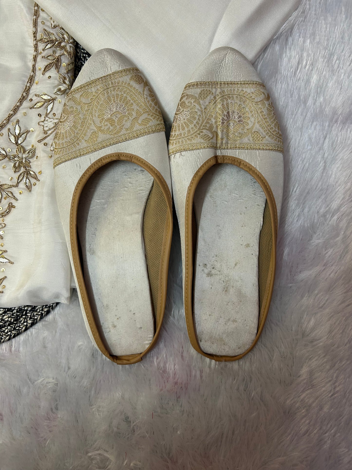 WHITE CHANDERI SILK SUIT WITH ZARDOZI  WORK