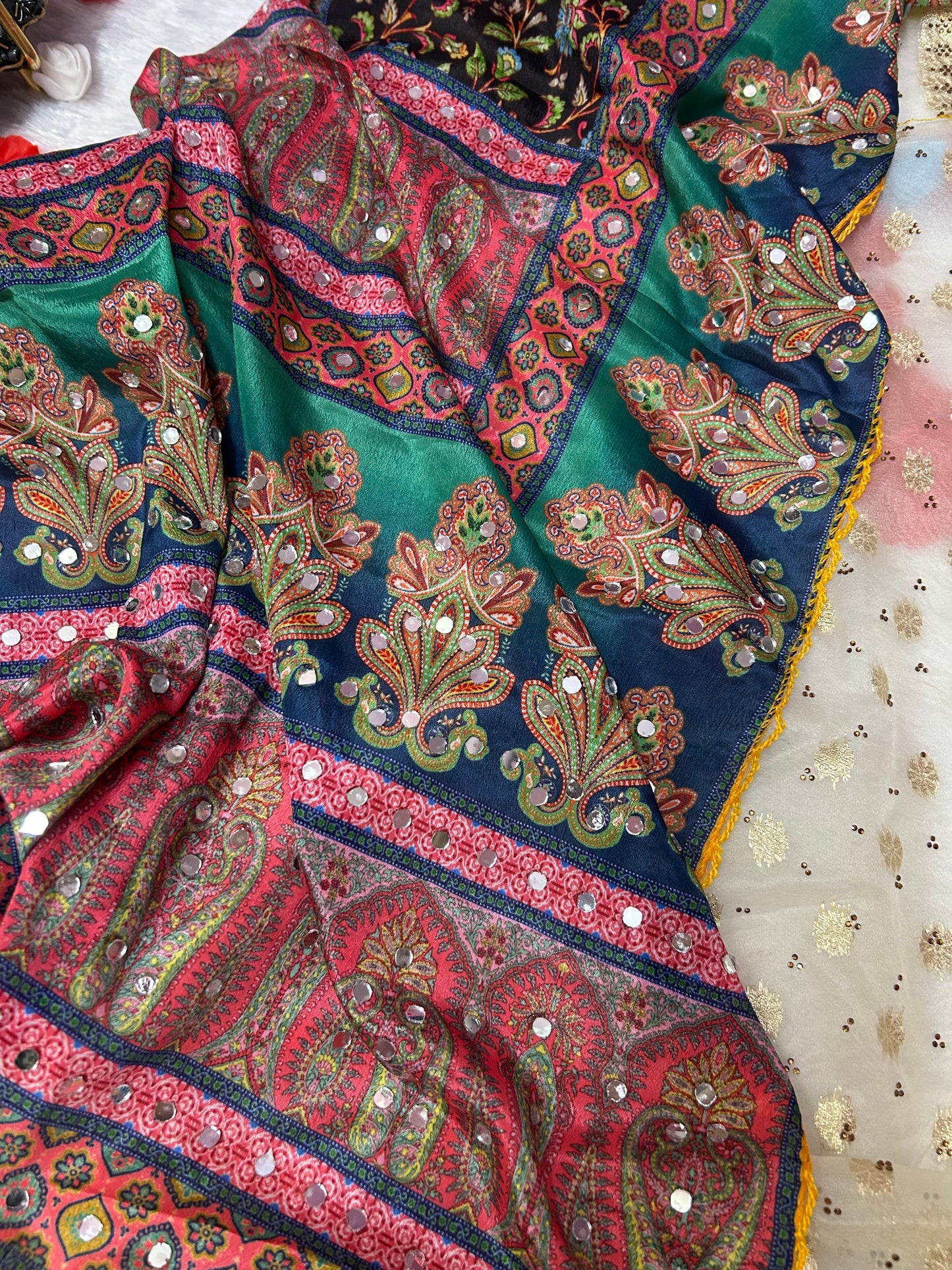 CREAM GLASS ORGANZA SUIT WITH CHAMKI WORK